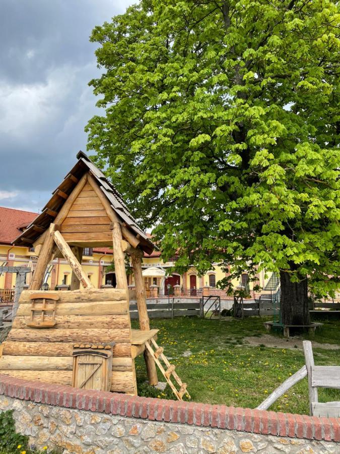 Kastely Grof Zichy Hotel Haniska Eksteriør billede
